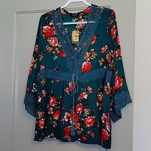 NWT! Lovely 1X Teal/ Floral 3/4 Sleeve Blouse with Lace Detail